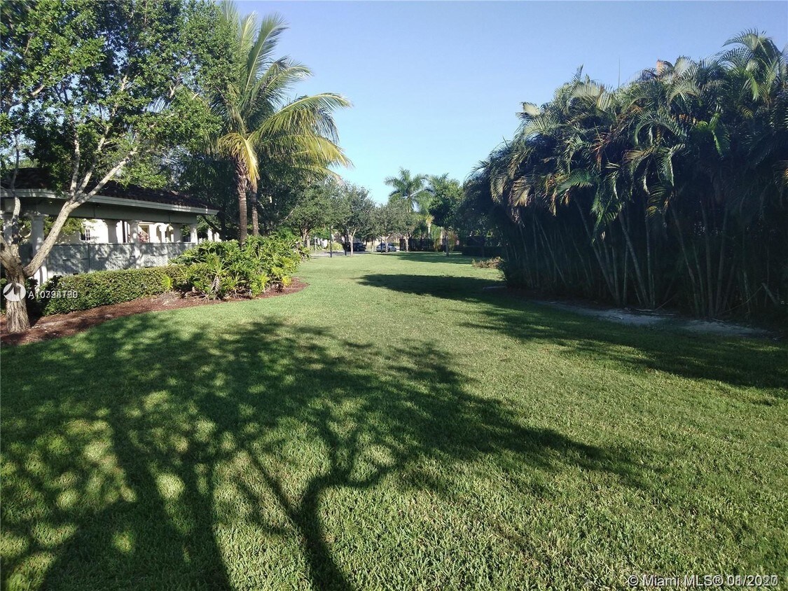 27463 SW 142nd Ave, Homestead, FL 33032 Townhouse for Rent in Homestead, FL