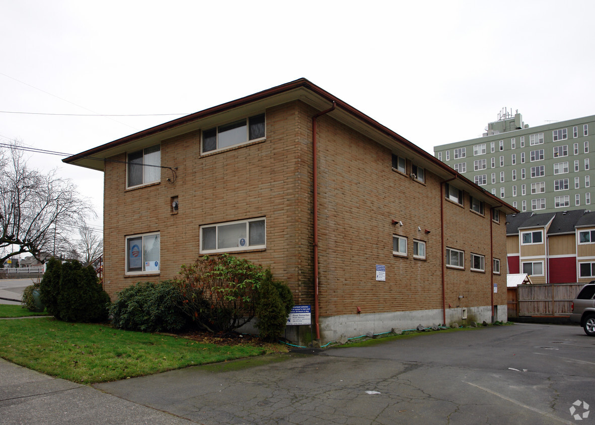 Building Photo - Eileen Apartments