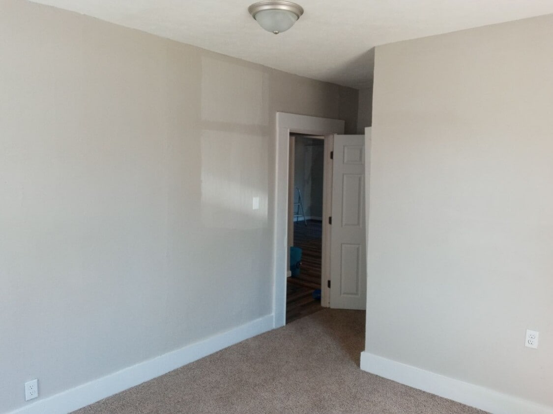 Building Photo - ?Charming 3-Bedroom Home in the Heart of L...