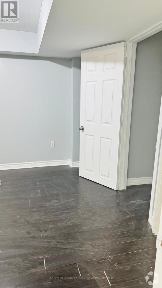 Building Photo - 55 Masters Green Crescent