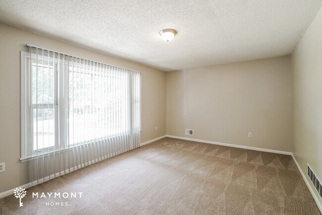 Foto del edificio - 212 Raintree Dr