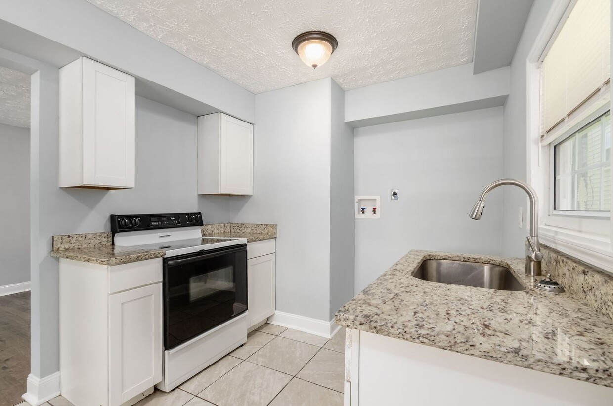 Primary Photo - 1061-1063 East 15th Avenue