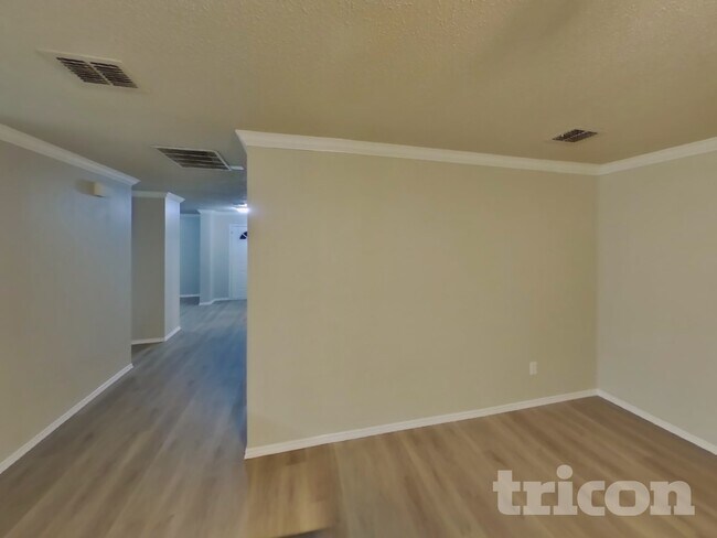 Building Photo - 3004 Double Oak Dr