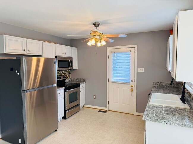 Foto del edificio - Cozy Creekside Home in Midlothian