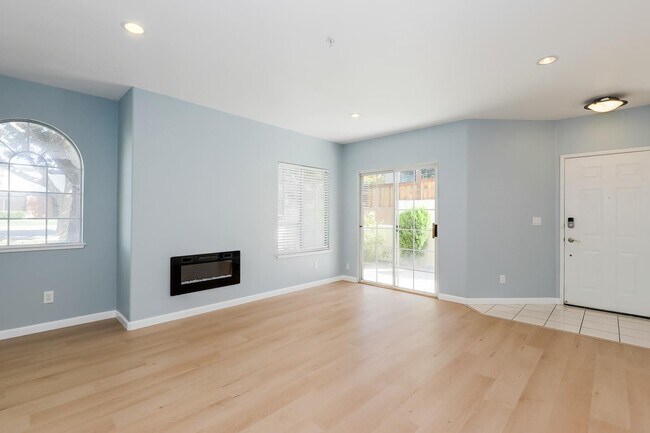 Foto del edificio - 1253 Tea Rose Cir