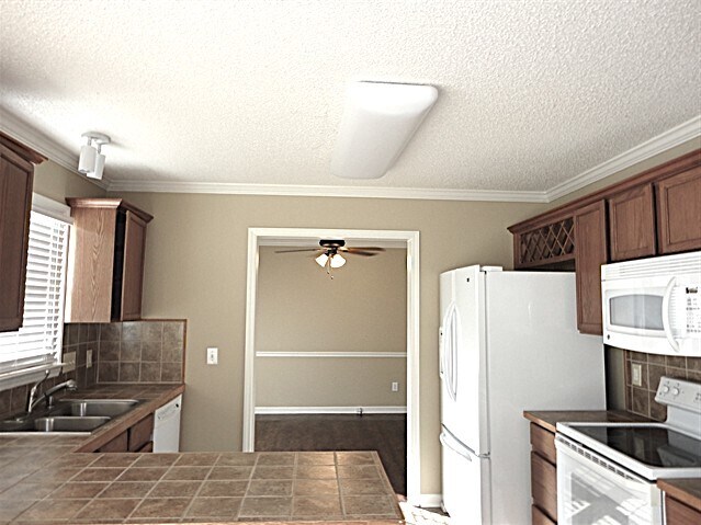 Foto del edificio - 2328 Water Lilly Way