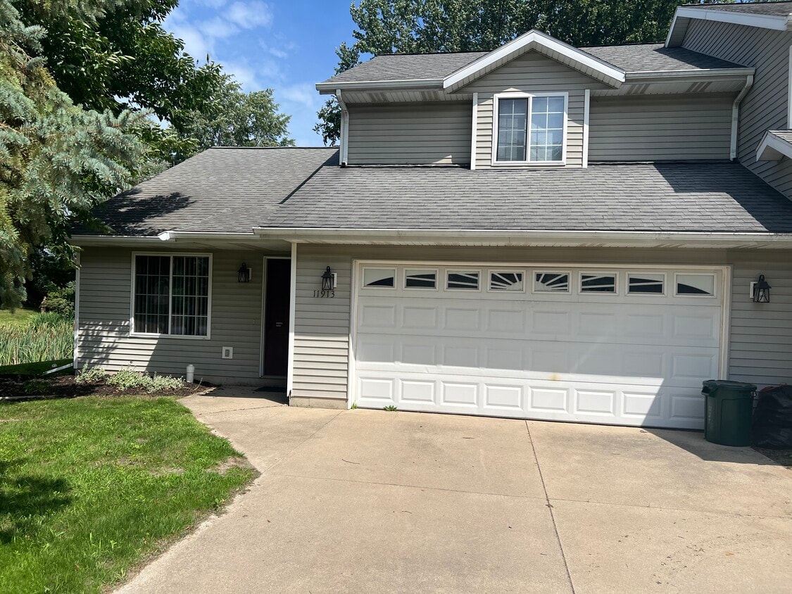 Primary Photo - 11913 Seven Pines Dr