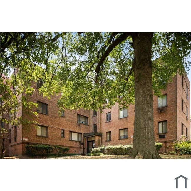 Building Photo - NEWLY AVAILABLE - RENOVATED 2 BR UNIT IN T...