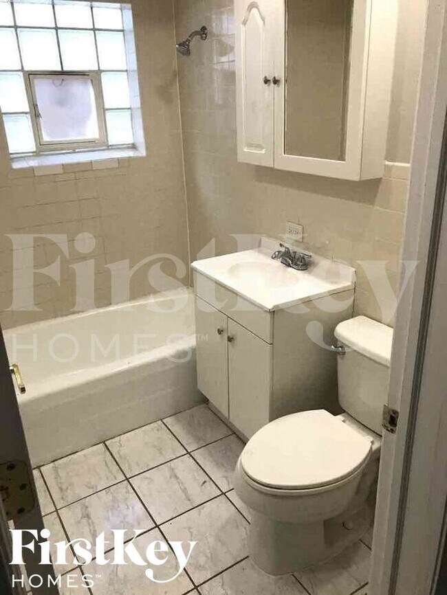 Foto del edificio - 2922 N Merrimac Ave