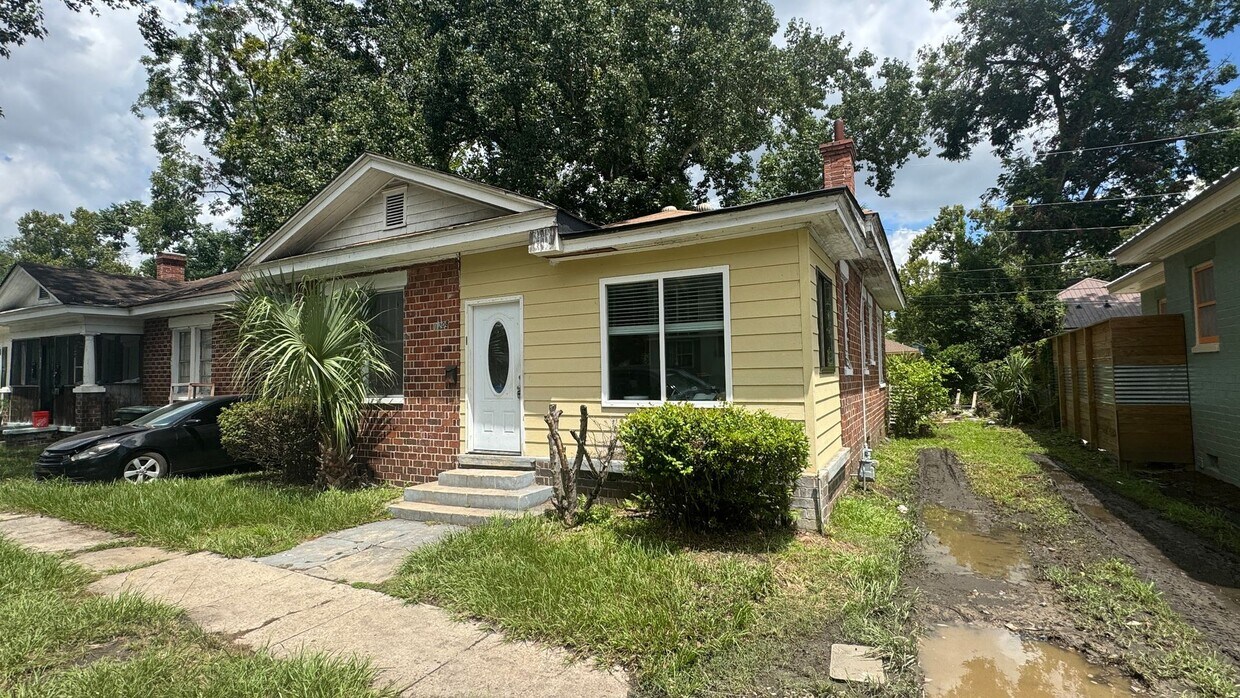 Primary Photo - Single Family Home - Three Bedroom Under R...