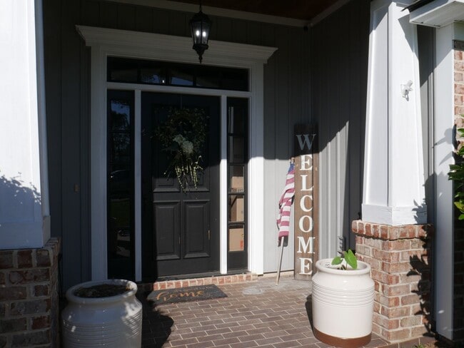 Building Photo - 4 bedroom home in Crestwood S/D