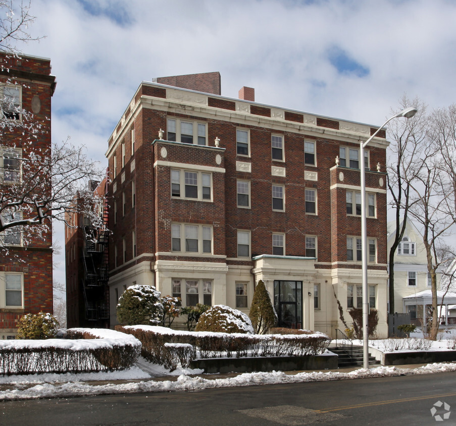 Building Photo - 38 Main St