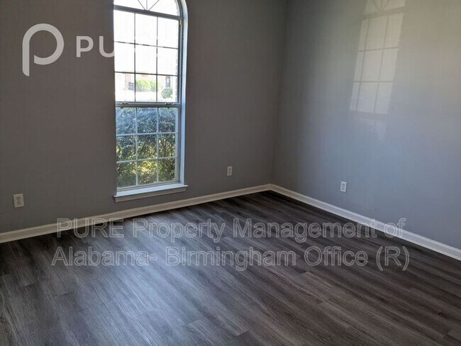 Foto del edificio - 517 Waterford Lake Cir