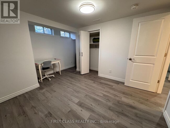 Building Photo - 2793 Lindholm Crescent