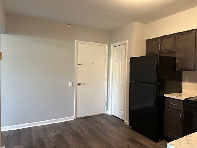 Foto del edificio - 6890 Clearfield St