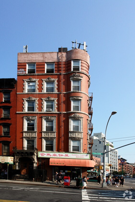 Foto del edificio - 162 E Broadway
