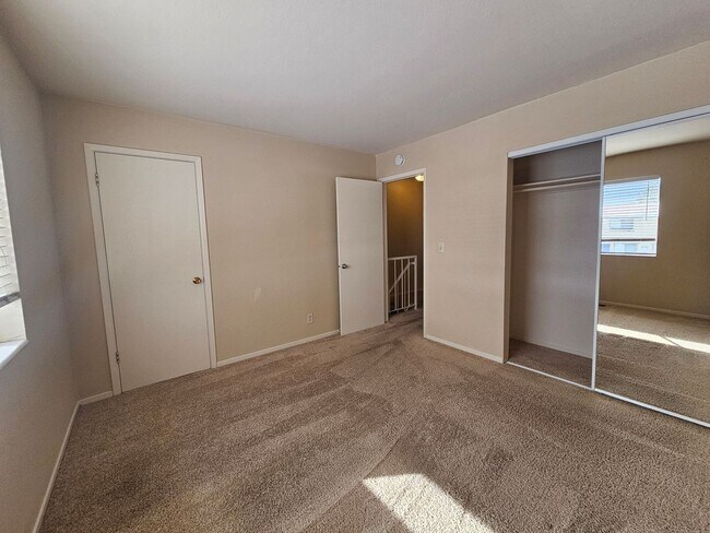Foto del edificio - Immaculate 2 Bedroom Unit - Close to UNR!