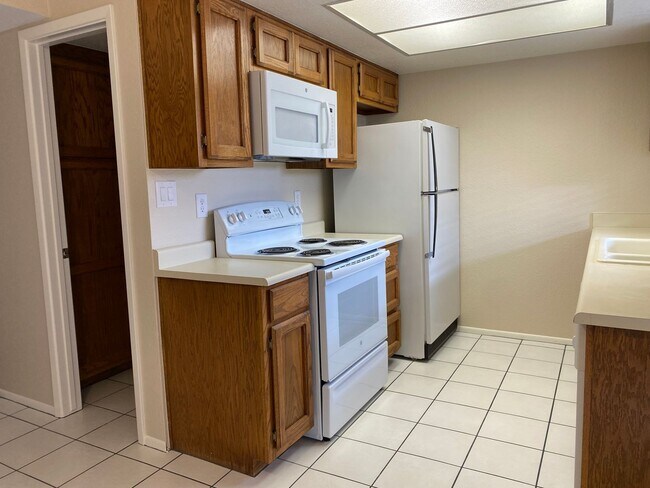 Building Photo - 16510 E Palisades Blvd Unit 26