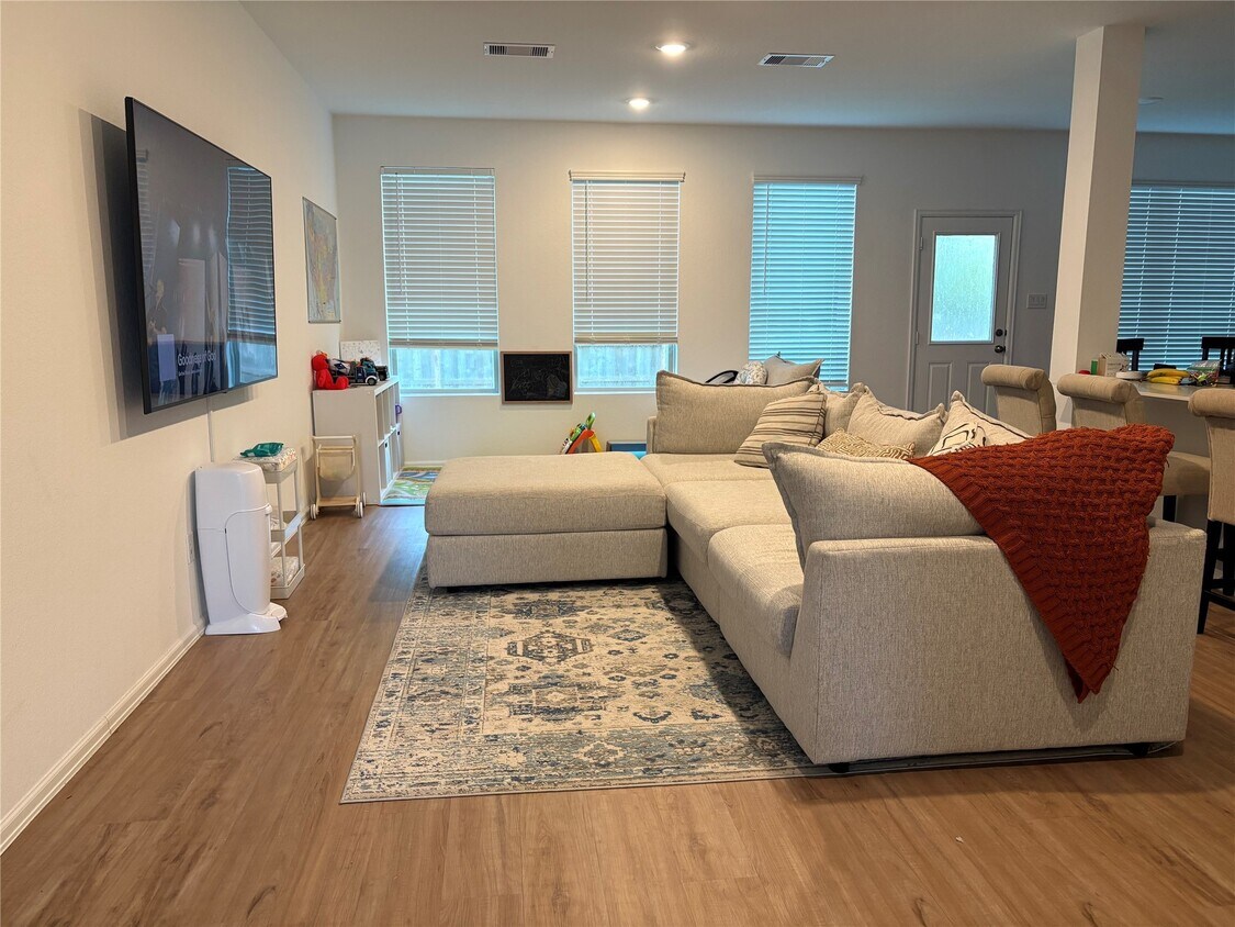 Foto principal - 2031 Iris Hls Ln