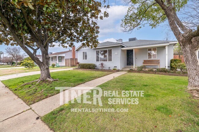 Foto del edificio - Charming Fruitridge Manor Home