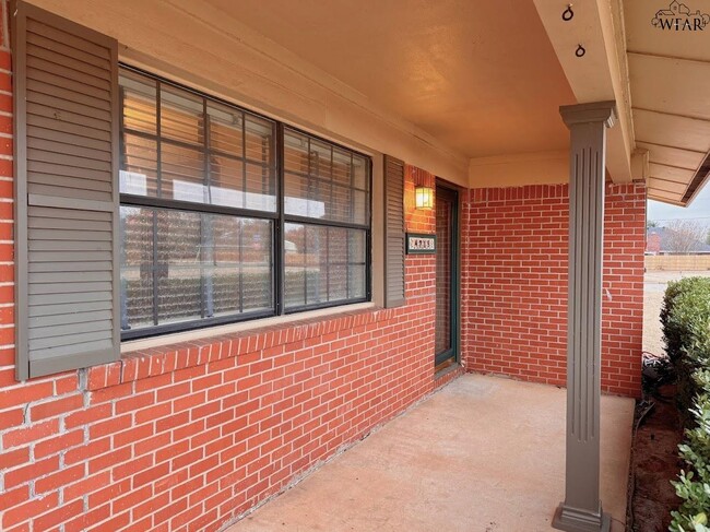 Building Photo - 4715 Coronado Ave