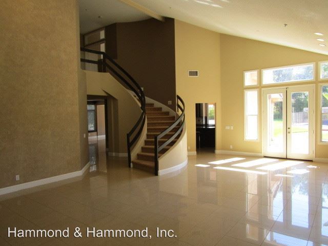 Building Photo - 4158 Greenbrier Ln