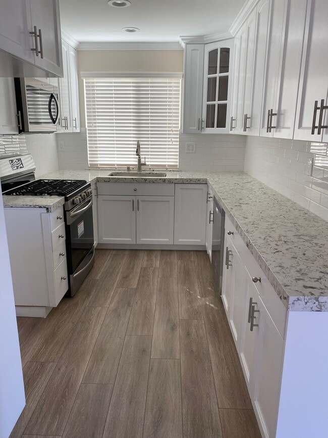 Building Photo - 884 Moffatt Cir