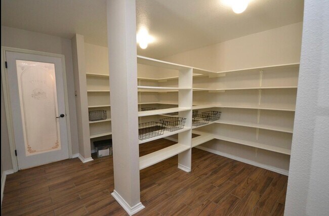 Building Photo - 9543 Summerbrook