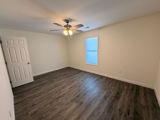 Foto del edificio - Available now! 2BR, 1BA Duplex in Super Convenient Location