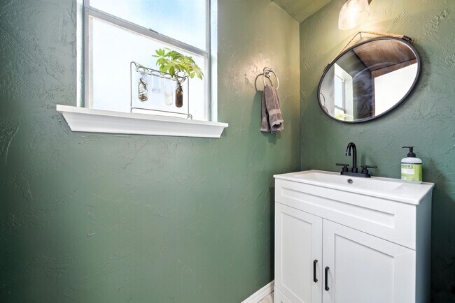 Foto del edificio - 13310 Ravensway Dr