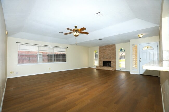 Building Photo - 206 Banyan Dr