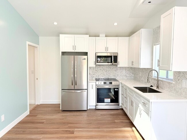 Building Photo - 10837 Fellows Ave