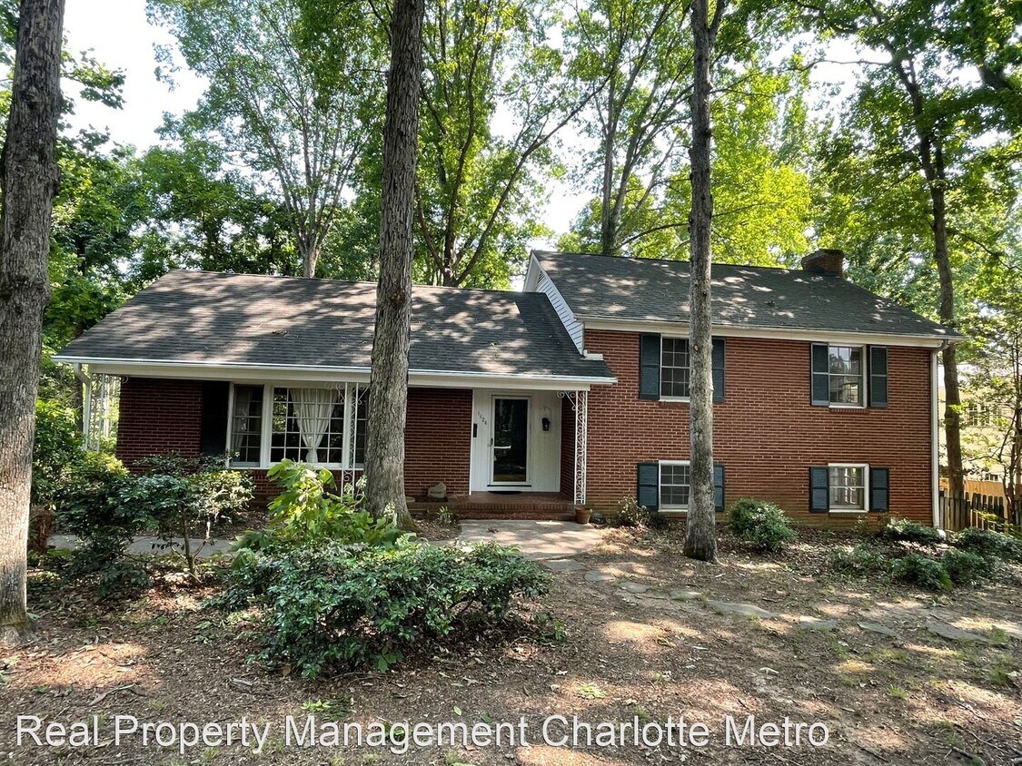 Primary Photo - 3 br, 3 bath House - 1124 Linda Lane