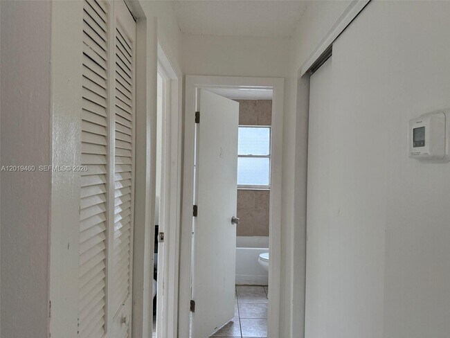Foto del edificio - 1604 Cypress Dr