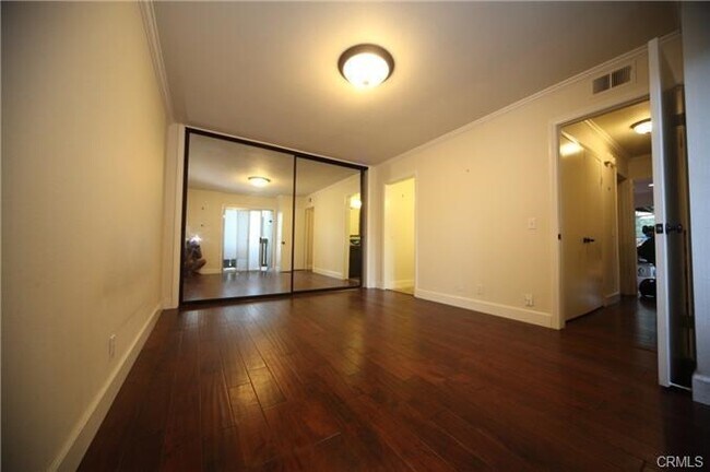 Building Photo - 57 Smokestone
