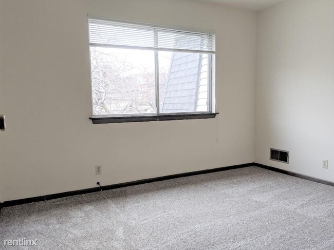 Building Photo - 2 br, 1.5 bath Townhome - 7327 Ames Cir
