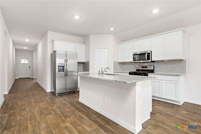 Building Photo - 1421 Havelock Wy