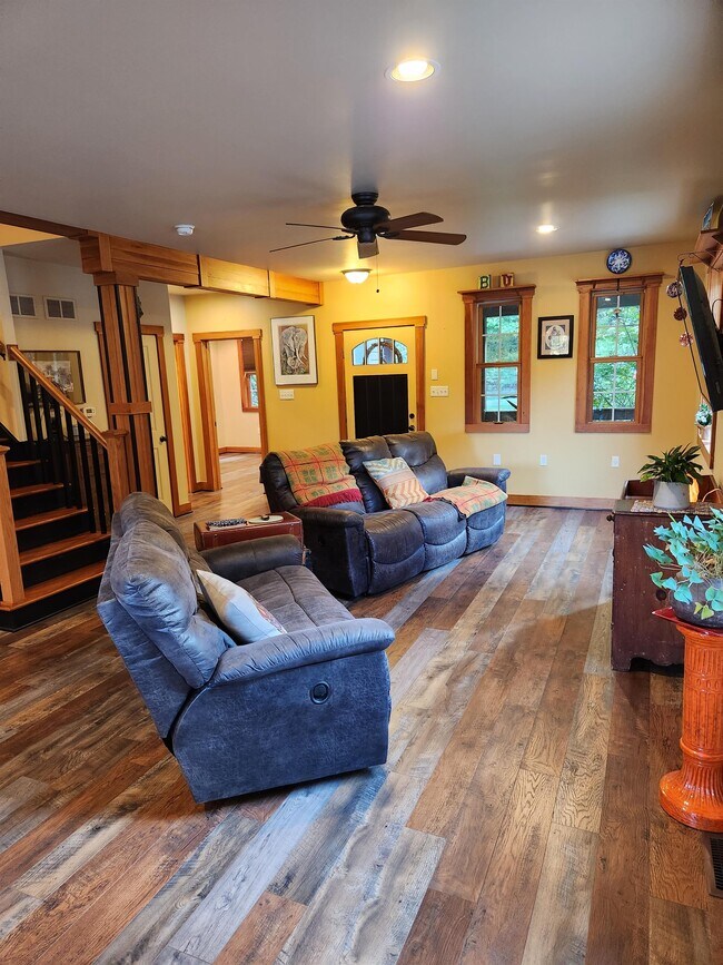 Foto del edificio - 117 Clearfield Rd