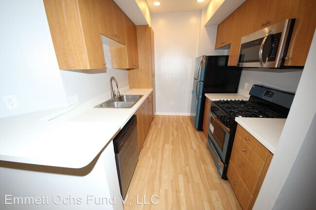 Building Photo - 7070 Flight Ave