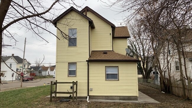 Building Photo - 105 S Irwin St