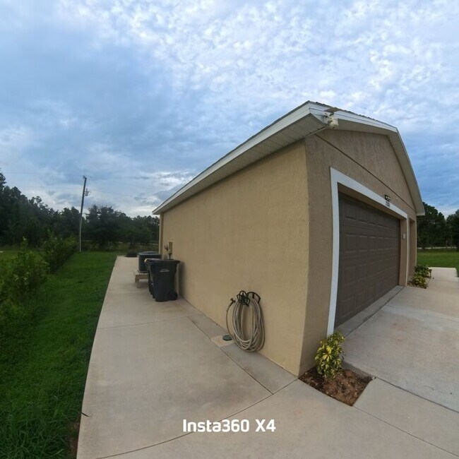 Building Photo - 25283 Canterbury Dr