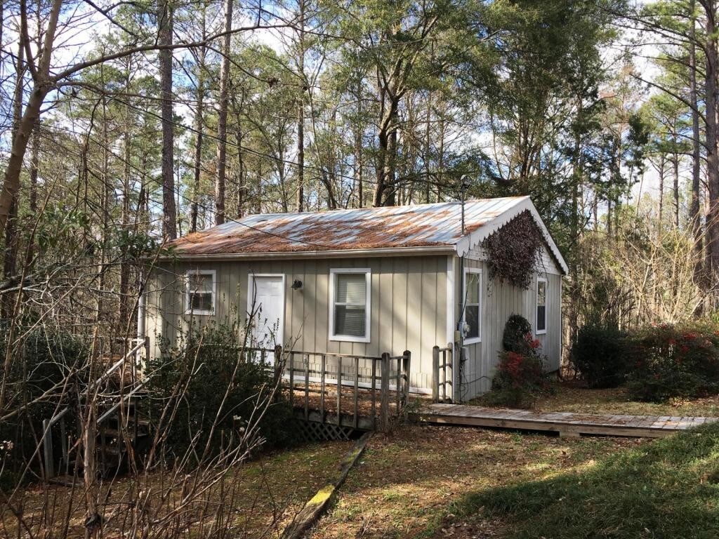 824 Holly Dr, Eufaula, AL 36027