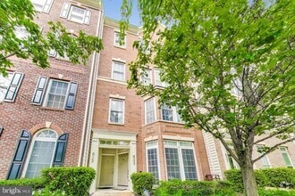 Building Photo - 633 Whetstone Glen St