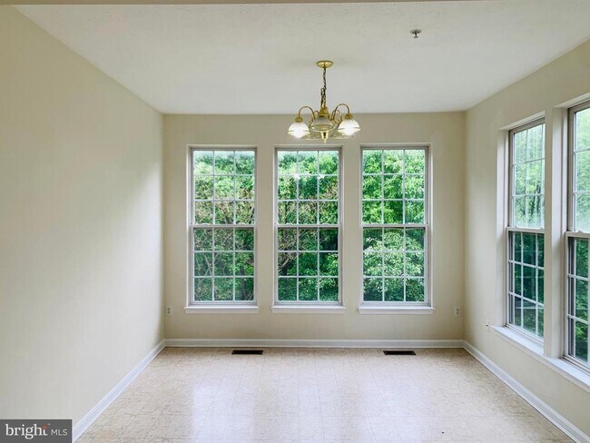 Foto del edificio - 1481 Pangbourne Way