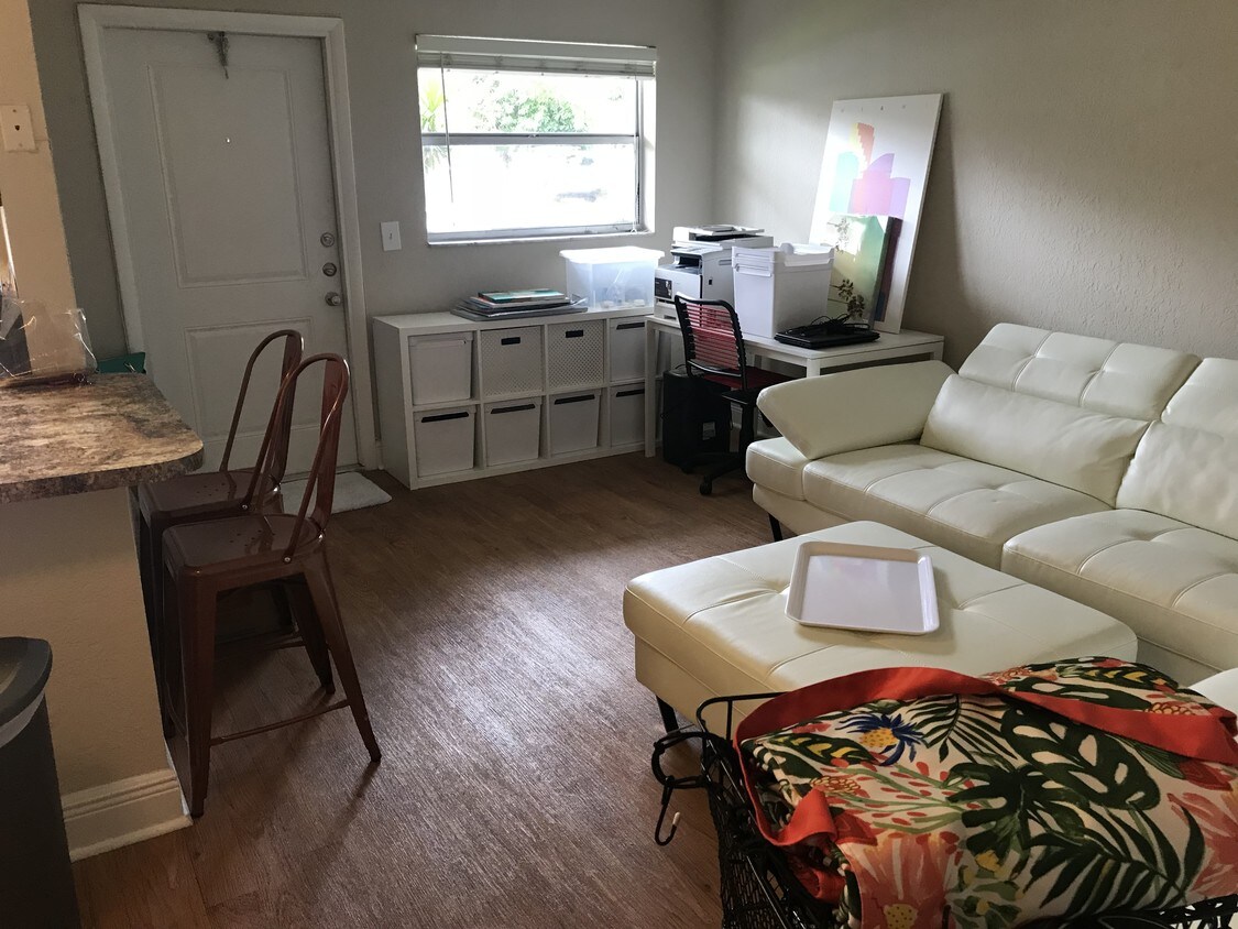 Foto principal - 541 NE 42nd St
