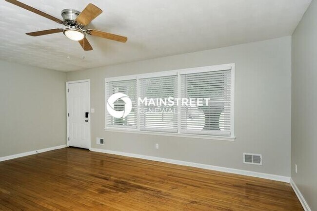 Foto del edificio - 3 Bedroom Pet-Friendly Home in LOUISVILLE, KY with Main Street Renewal