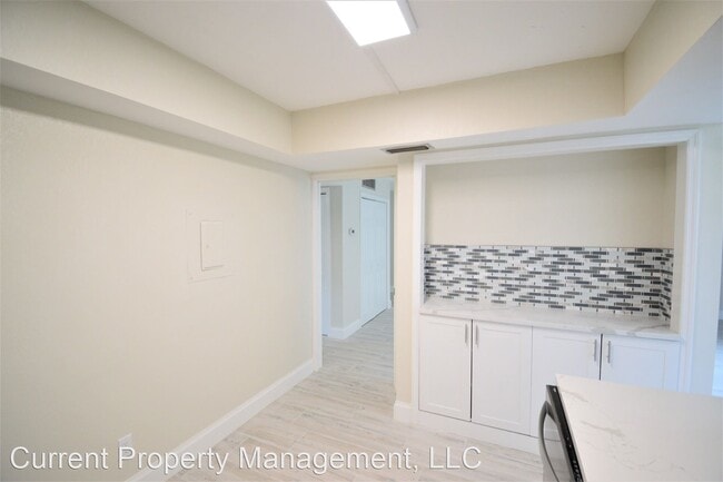 Building Photo - 3625 Boca Ciega Dr