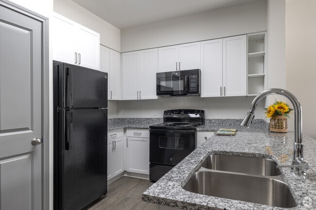 1BR, 1BA - 710SF - Kitchen - Villas del San Xavier