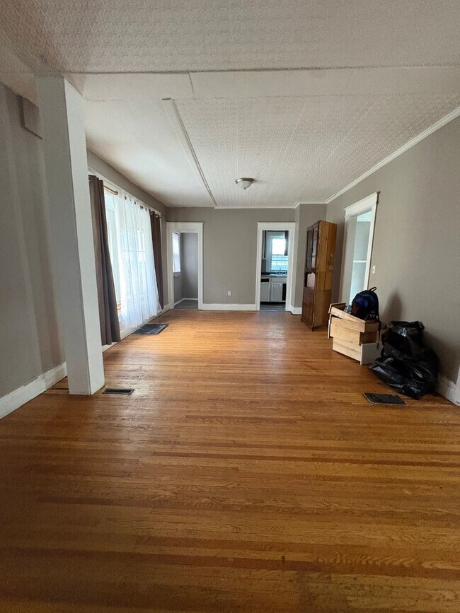 Building Photo - 354 Ave D