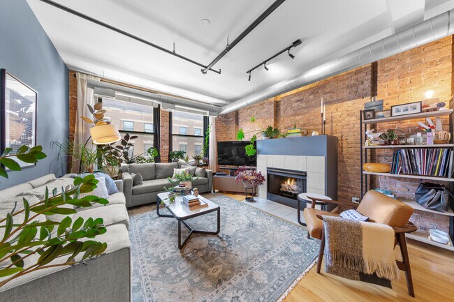 Building Photo - 3151 N Lincoln Ave